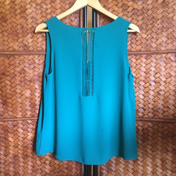Lost April Teal Crochet Trim Tunic Tank Top - Picture 4 of 16
